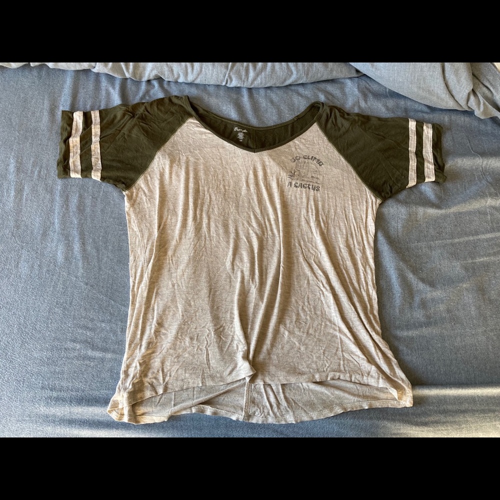 Wrangler distressed baseball tee size XXL